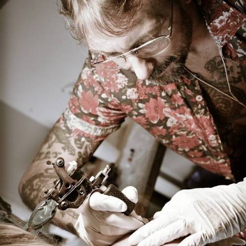 tattooer in milan, italy